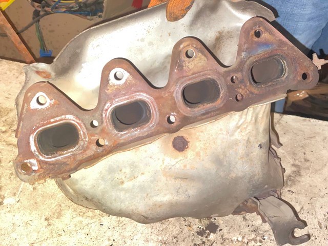 Крышка выпускного коллектора 8200487350 RENAULT