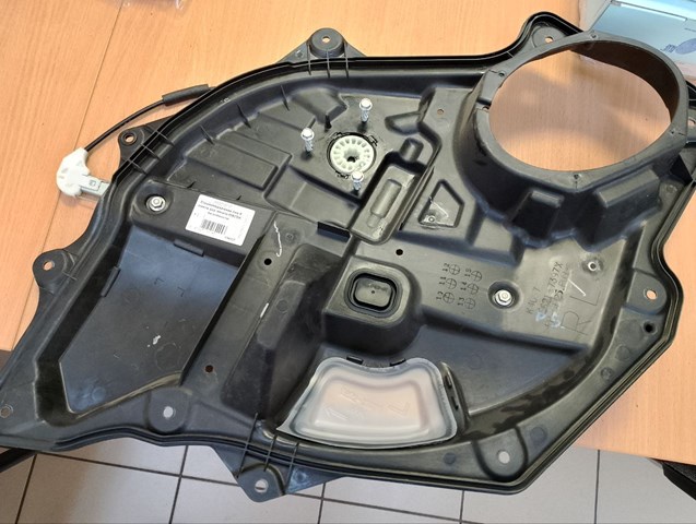 Накладка задней левой двери EG217397XF MAZDA