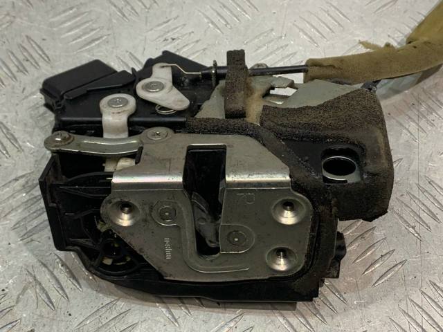 MAZDA BP4L58310C Замок двери передней правой в наличии Черновцы