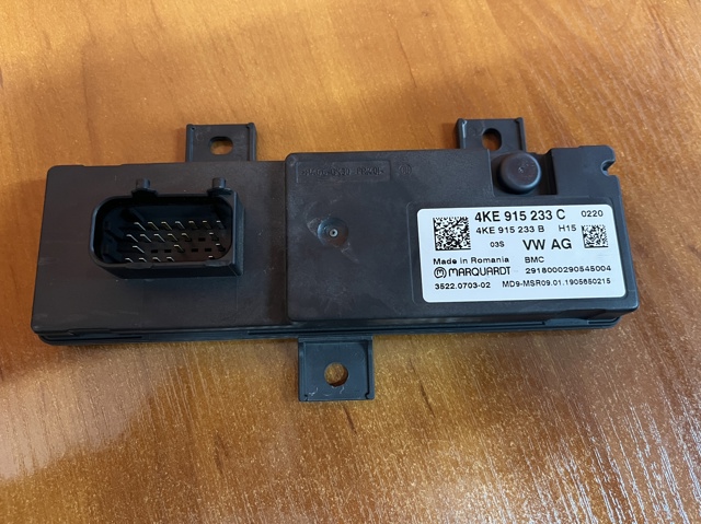 Блок ЭБУ батарей гибрида 4KE915233C VAG