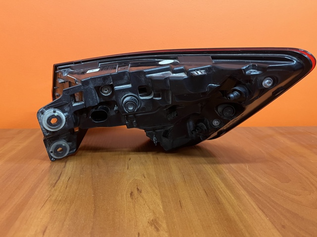 4KE945091C Фонарь задний левый внешний купить Каменское