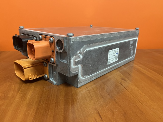 VAG 5QE915684J Модуль управления (ЭБУ) заряда основной батареи в наличии Днепр
