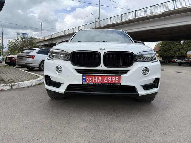 Бампер передний 51117394937 BMW