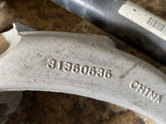 Вилка амортизатора переднего нижняя правая 31360636 VOLVO