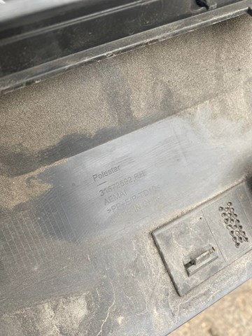 Накладка (молдинг) порога наружная правая 31672592 VOLVO