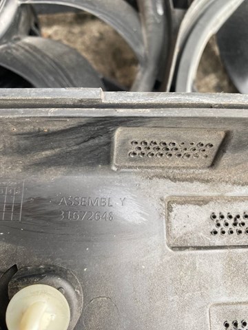 Накладка задней правой двери, нижняя 31672648 VOLVO