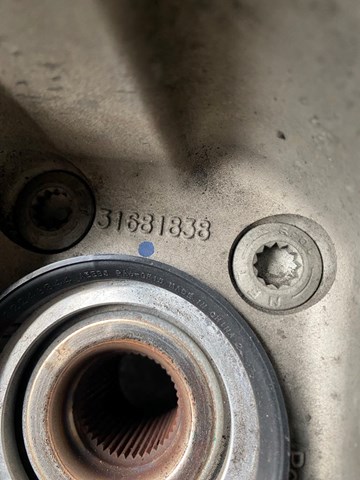 Ось передняя и поворотные кулаки 31681838 VOLVO