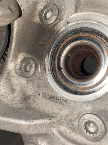 Цапфа - поворотный кулак задний, правый 31681852 VOLVO