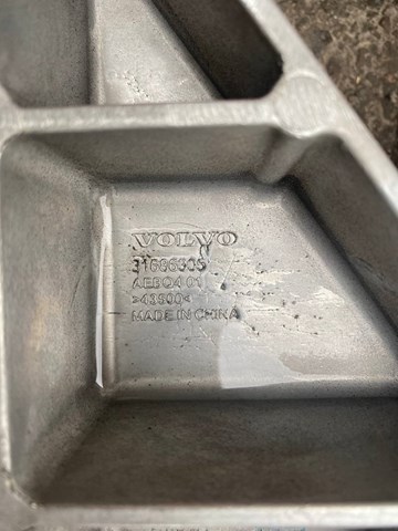 Балка крепления двигателя 31686305 VOLVO