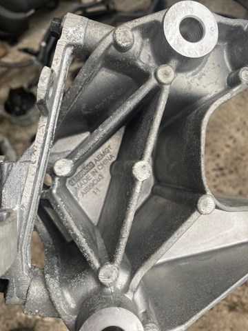 Подушка (опора) двигателя, правая нижняя 31686308 VOLVO