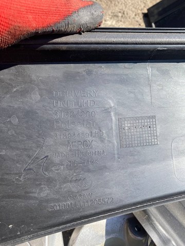 Водосток лобового стекла, жабо 31694300 VOLVO