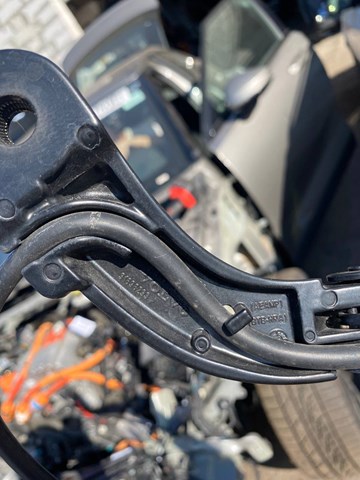 Рычаг-поводок дворника лобового стекла 31696293 VOLVO