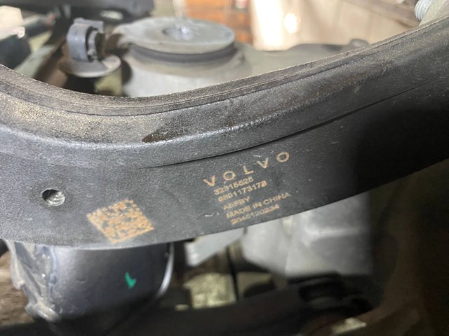 Балансир задний верхний 32315525 VOLVO