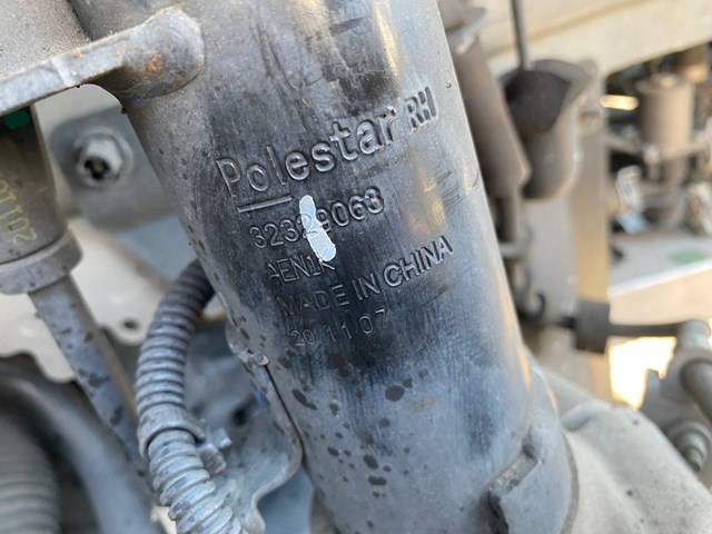 Передний правый амортизатор 32329063 VOLVO