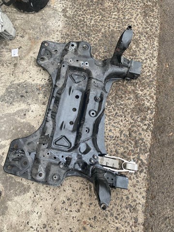 Подрамник передней подвески 32395141 VOLVO