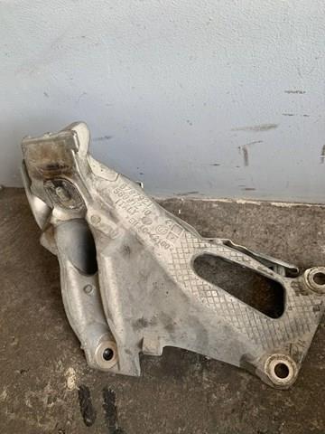 Кронштейн подушки (опоры) двигателя, правой 6797921 BMW