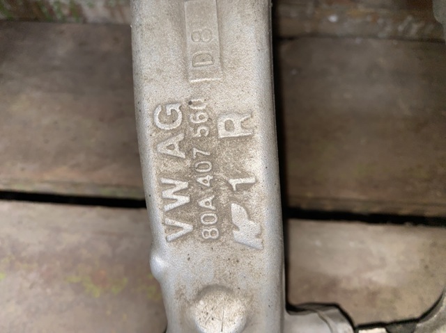 VAG 80A407560 Цапфа (поворотный кулак) передний правый в наличии Павлоград