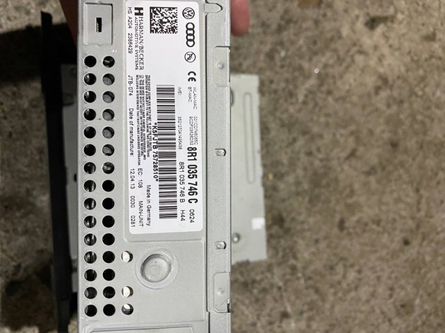 Радиоприемник 8R1035746C VAG