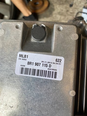 Компьютер двигателя 8R1907115D VAG