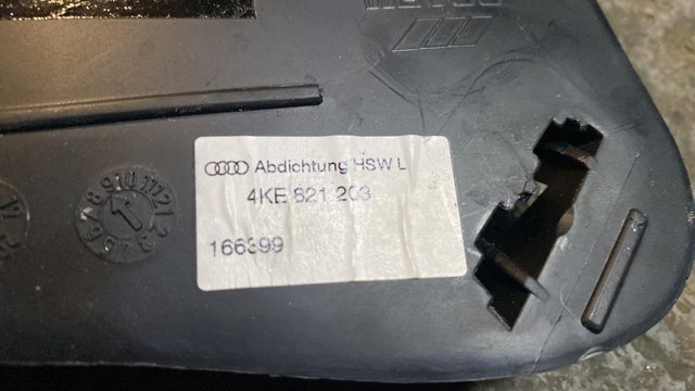 4KE821203 Уплотнитель фары левой купить Ровно