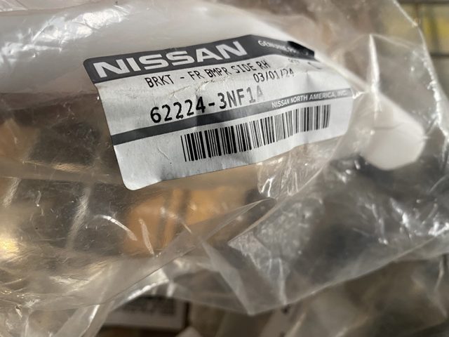 NISSAN 622243NF1A Кронштейн бампера переднего правый в наличии Сумы