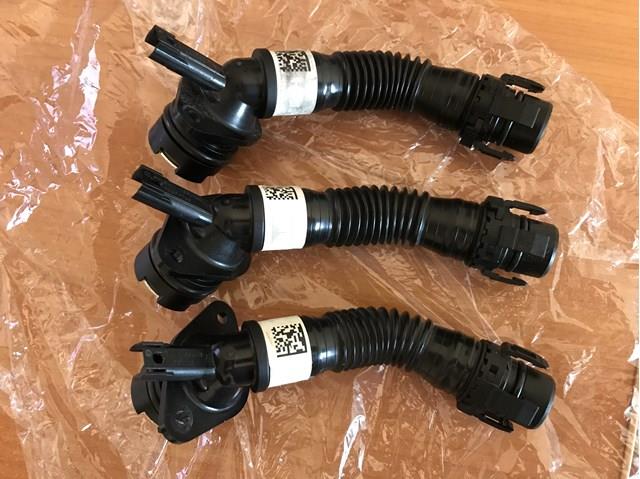 BMW 11127584128 Патрубок вентиляции картера (маслоотделителя) в наличии Чернигов