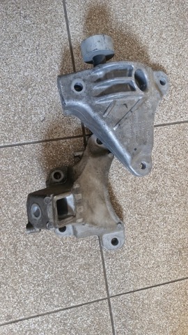 22116781228 BMW Кронштейн подушки (опоры) двигателя правой купить в Запорожье