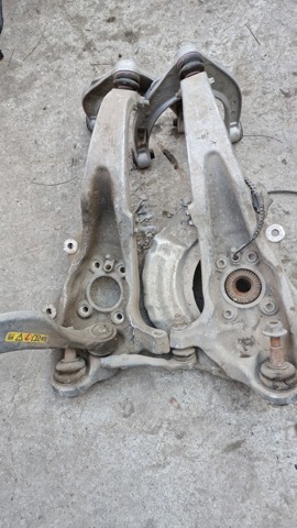 Цапфа поворотного кулака 31214082761 BMW