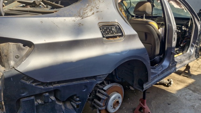 Крыло правое заднее 41217240488 BMW