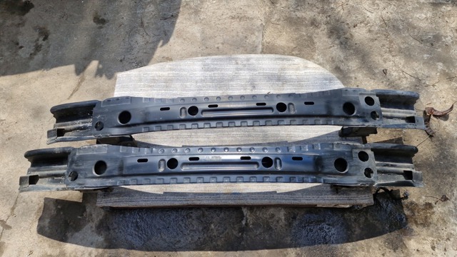 Балка бампера заднего 51127203976 BMW