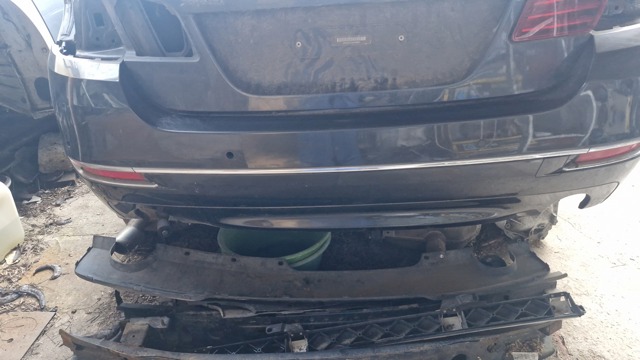 Бампер задний 51127332774 BMW