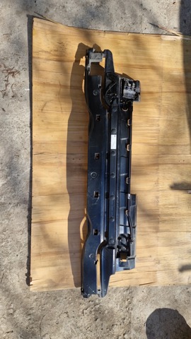 BMW 51128053584 Кронштейн бампера заднего центральный в наличии Чернигов
