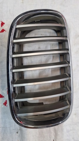 51137185224 BMW Решетка радиатора правая купить в Черновцы