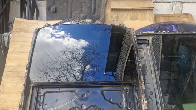 Крышка люка крыши 54107256112 BMW