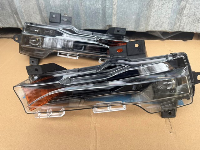Противотуманка правая 107739200E Tesla Model