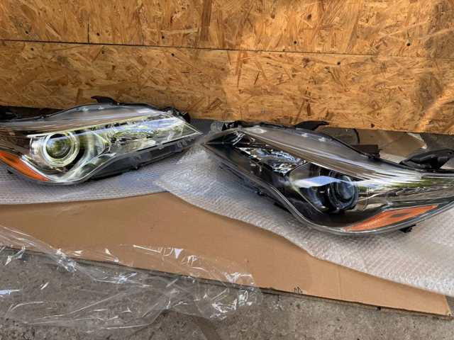 Основная фара в сборе левая 8115006860 TOYOTA