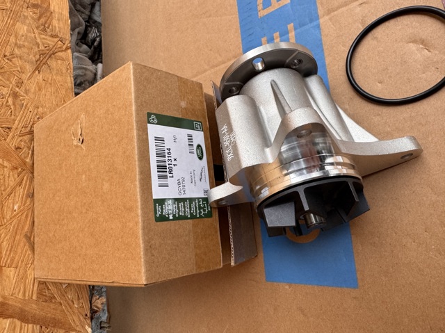 LR013164 LAND ROVER Помпа купить в Хмельницкий
