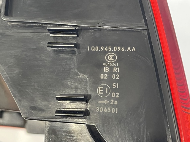1Q0945096AA VAG Фонарь задний правый внешний купить в Тернополь
