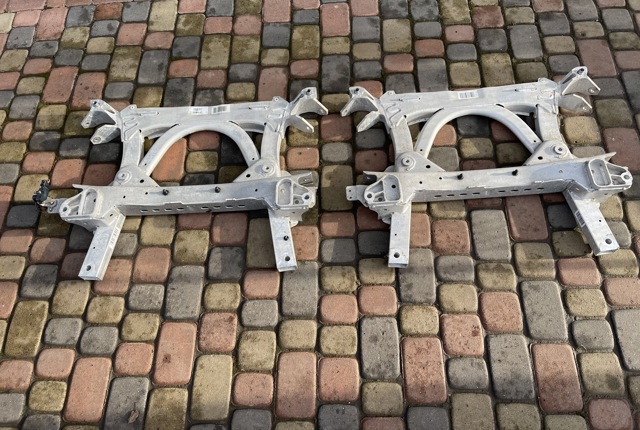 31106857710 BMW Балка передней подвески (подрамник) купить в Запорожье
