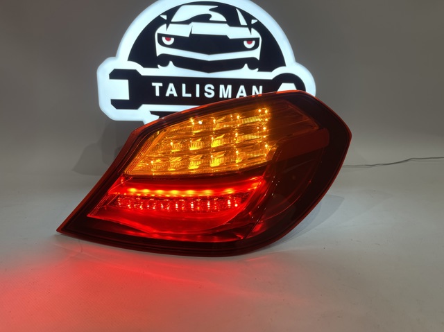 Задний правый внешний фонарь 7210576 BMW