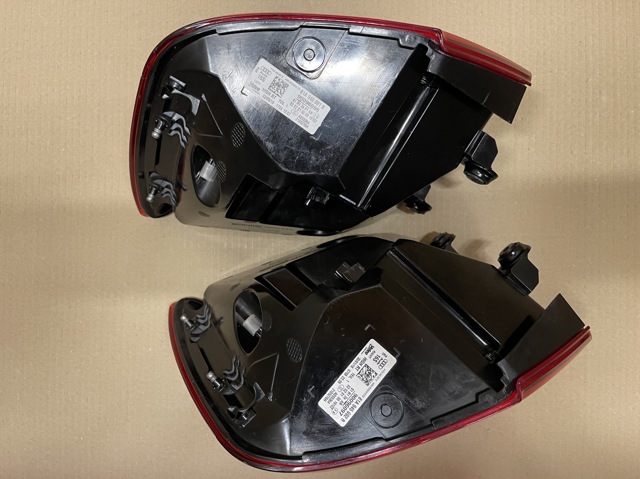 VAG 81A945091B Фонарь задний левый в наличии Украина