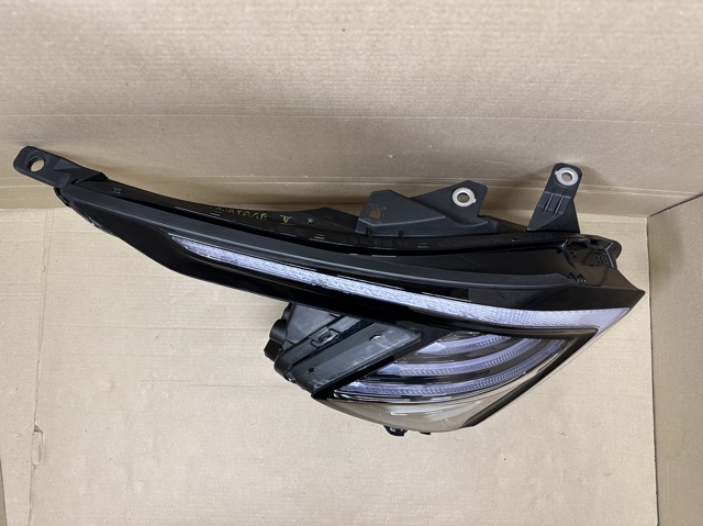 HYUNDAI 92102R2100 Правая фара в наличии Черновцы