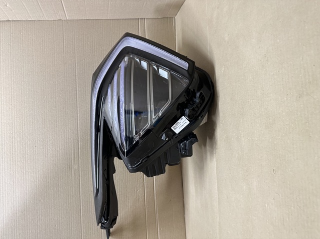 HYUNDAI 92102R2100 Правая фара в наличии Винница