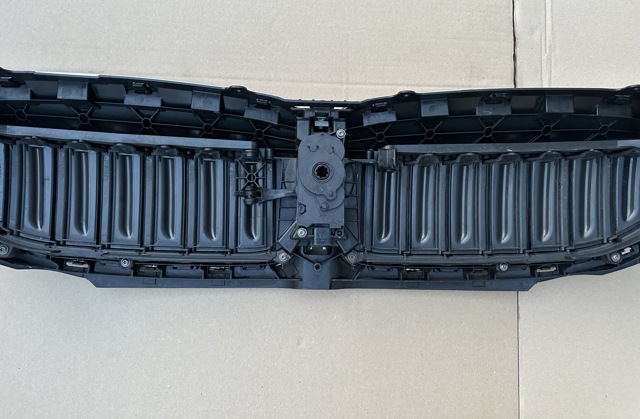 9465188 BMW Жалюзи радиатора охлаждения купить в Ужгород