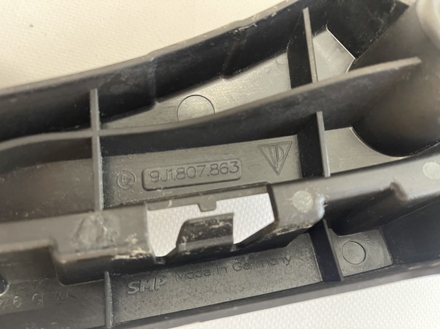PORSCHE 9J1807863 Кронштейн бампера заднего центральный в наличии Ровно