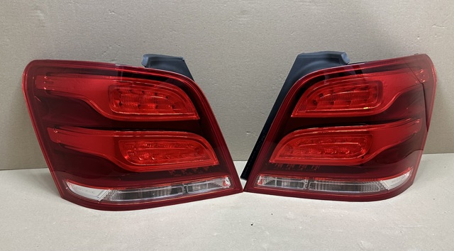 A2049060257 MERCEDES Фонарь задний правый купить в Львов