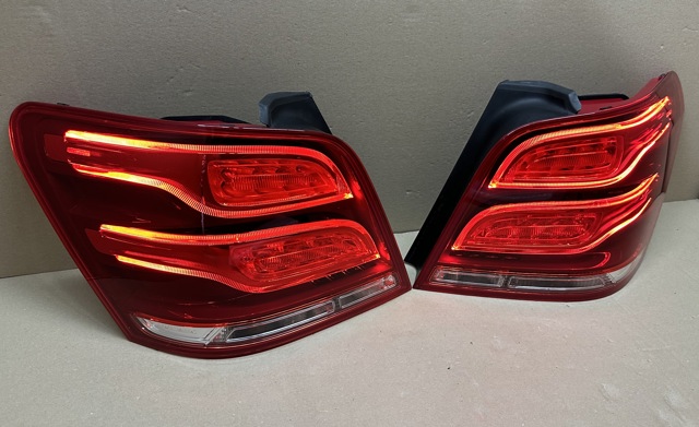 A2049060257 MERCEDES Фонарь задний правый купить в Львов