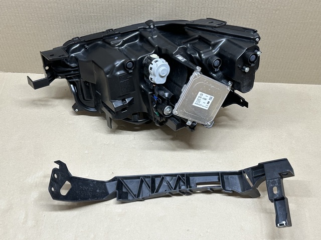 DFR751030 MAZDA Правая фара купить в Киев