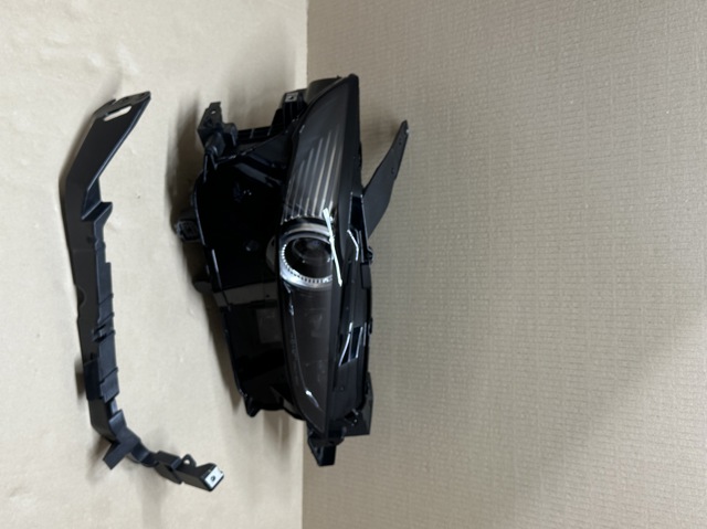 MAZDA DFR751030 Фара правая в наличии Украина