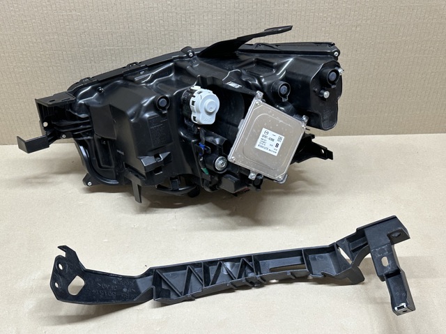 MAZDA DFR751030 Правая фара в наличии Полтава